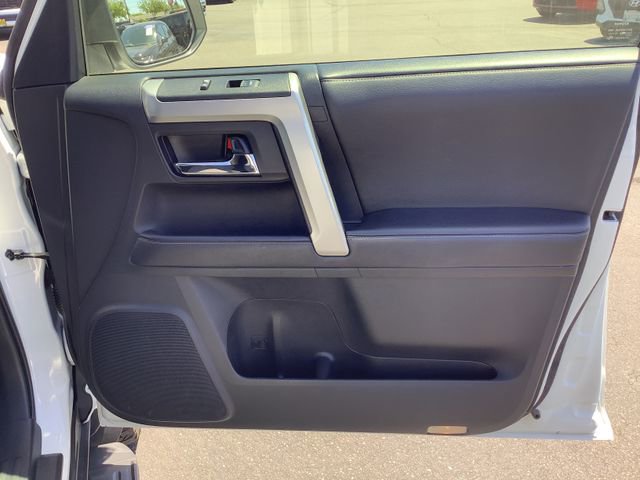 Used 2022 Toyota 4Runner SR5 AWD/4WD image 40
