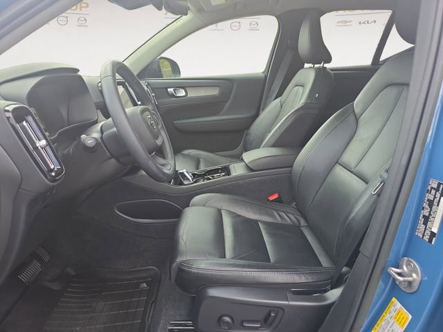 Certified 2023 Volvo XC40 B5 Plus w/ Protection Package image 9