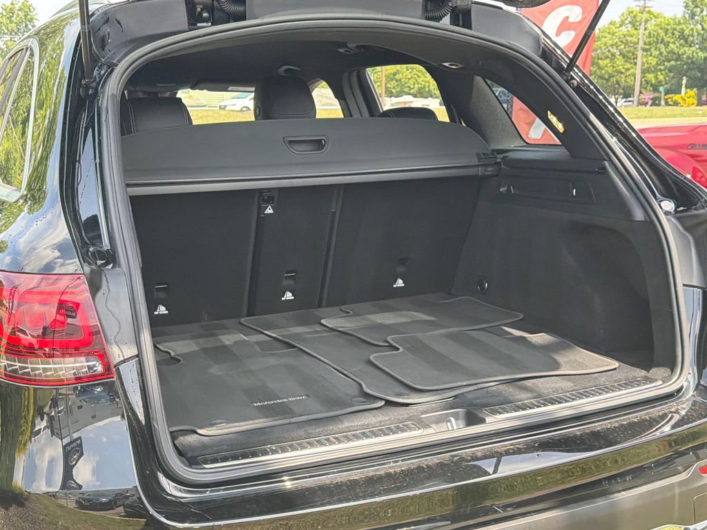 Used 2022 Mercedes-Benz GLC 300 4MATIC w/ Premium Package Lite image 11
