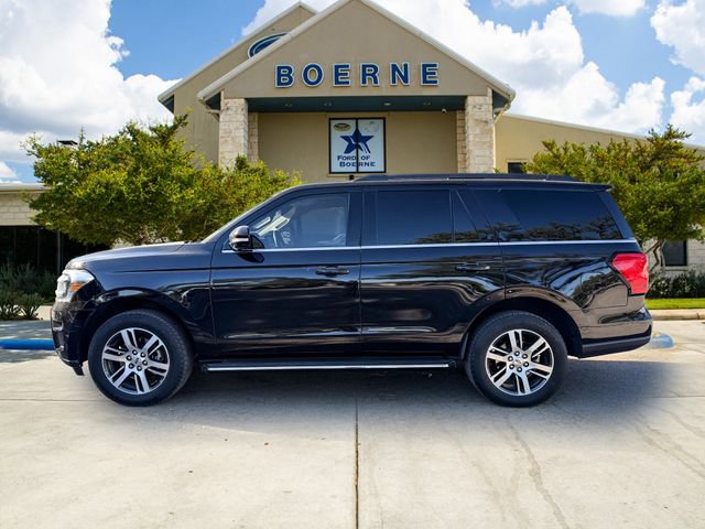 Used 2023 Ford Expedition XLT image 2