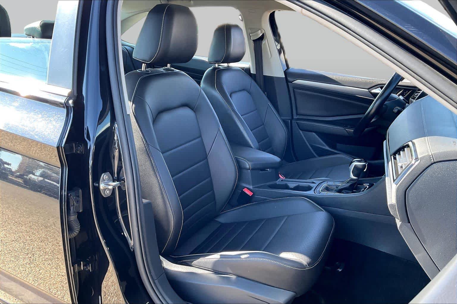 Used 2024 Volkswagen Jetta SE FWD image 9
