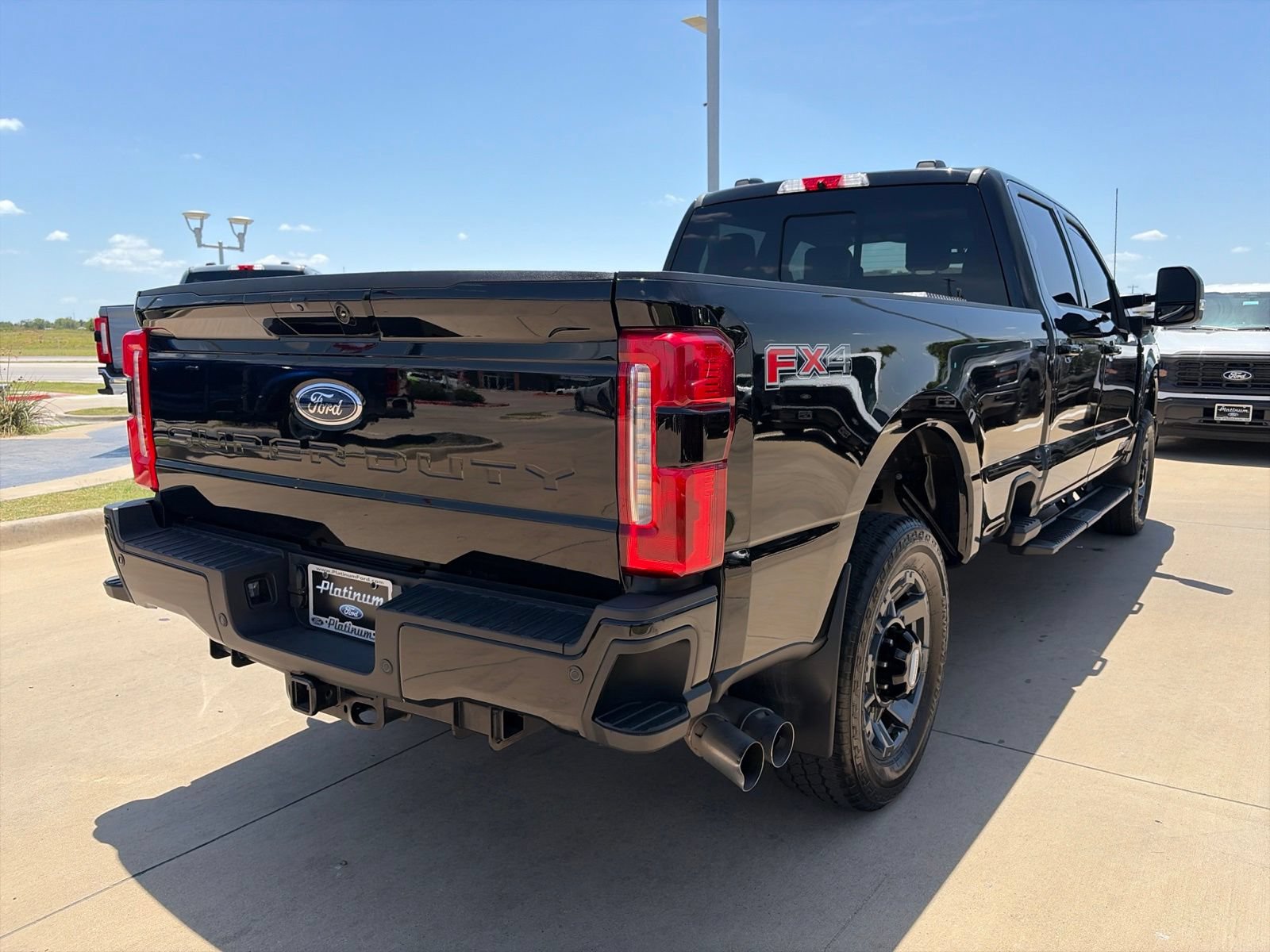 Used 2023 Ford F350 Lariat w/ Lariat Ultimate Package AWD/4WD image 5