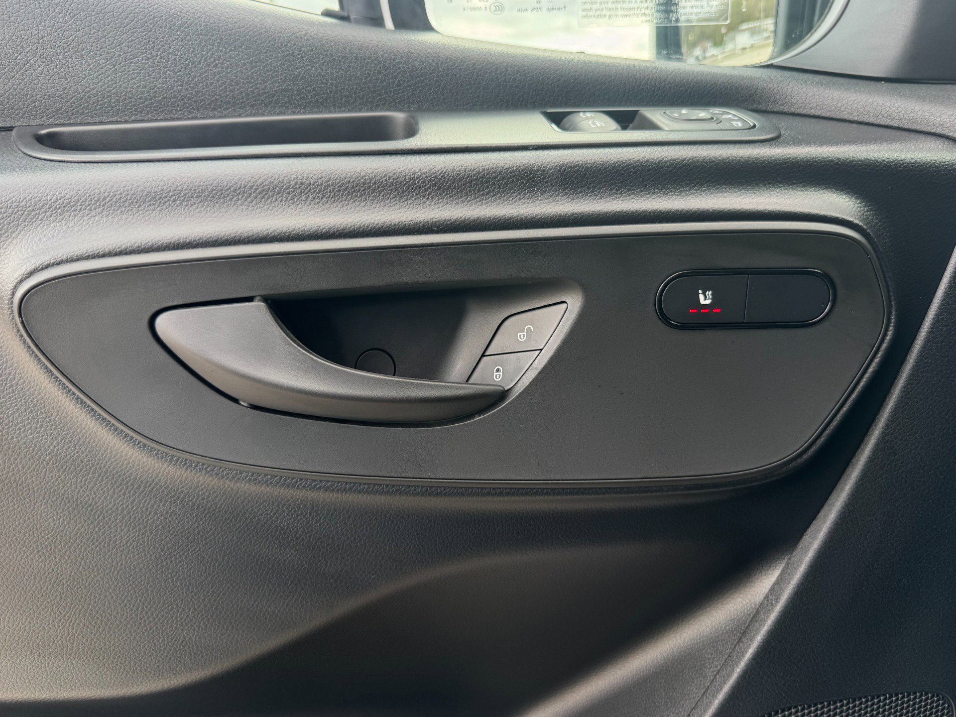 Used 2025 Mercedes-Benz Sprinter 2500 image 32