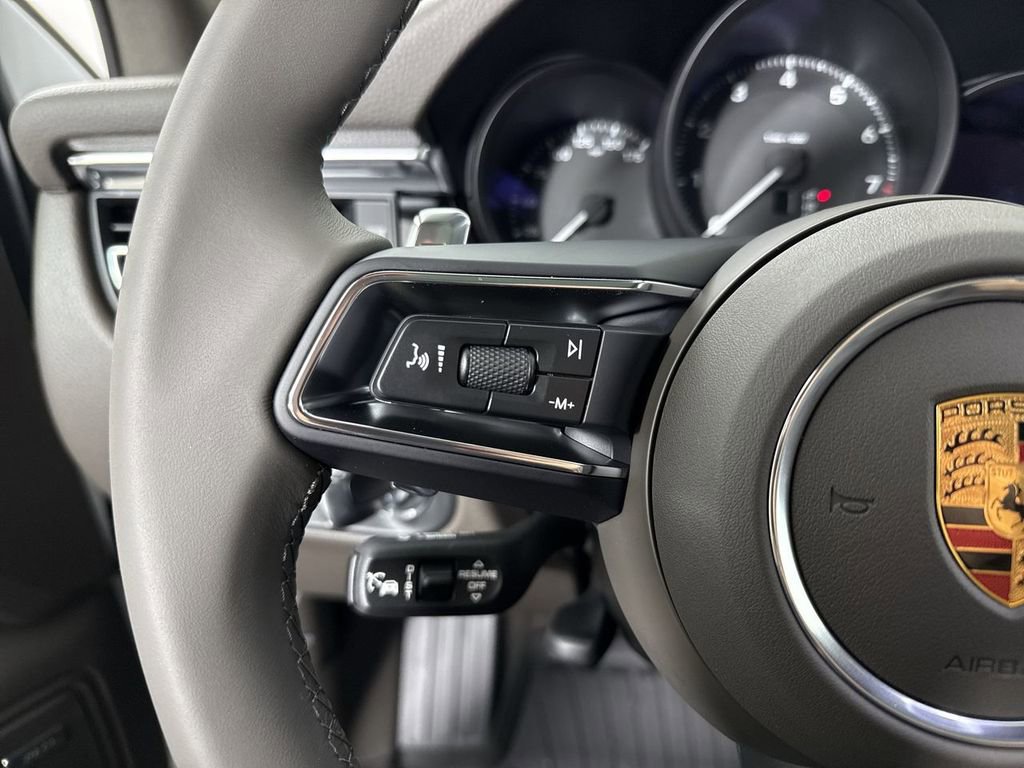 New 2026 Porsche Macan AWD/4WD image 38