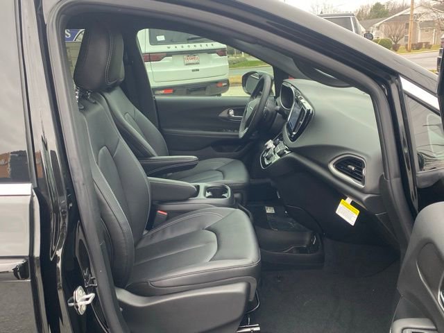 New 2026 Chrysler Voyager LX image 28