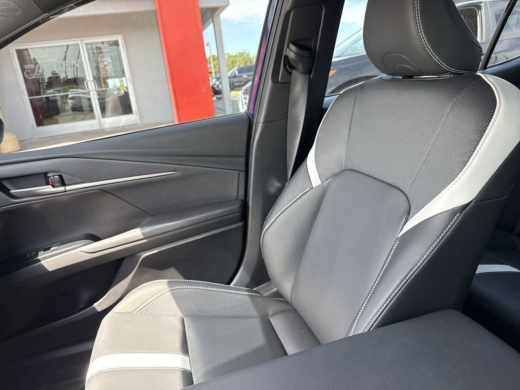 Used 2025 Toyota Camry SE w/ Convenience Package FWD image 30