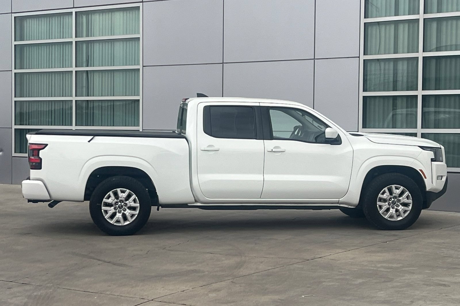 Used 2023 Nissan Frontier SV w/ Technology Package AWD/4WD image 3