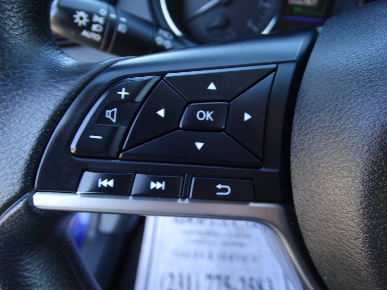 Used 2020 Nissan Rogue AWD w/ SV Moonroof Package image 18