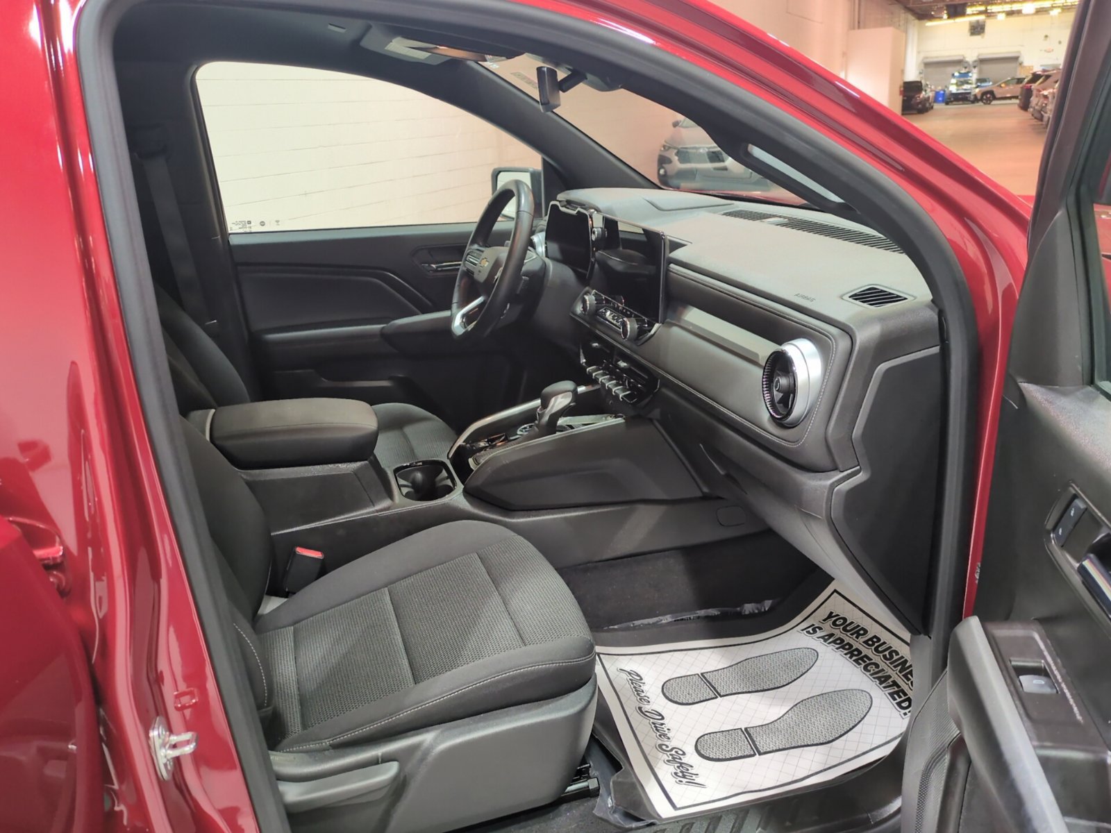 Used 2024 Chevrolet Colorado LT w/ LT Convenience Package II AWD/4WD image 9