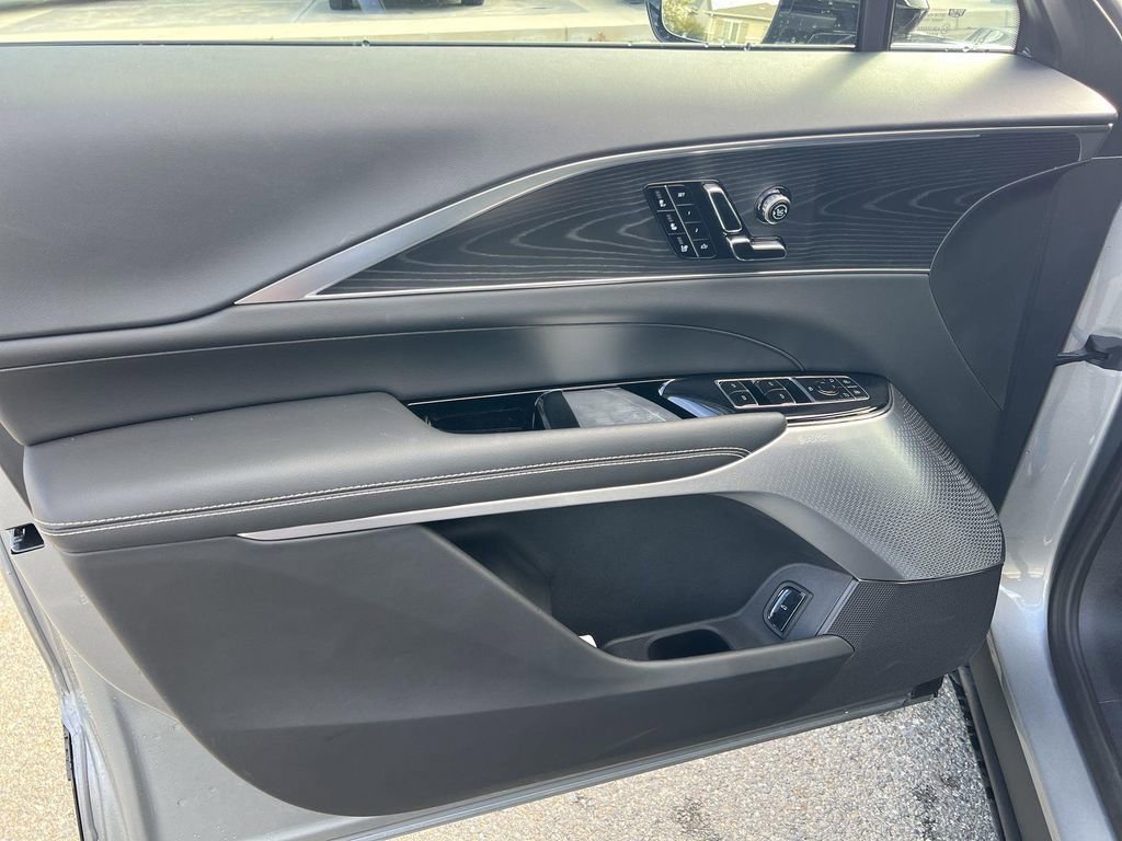 New 2025 Cadillac Lyriq Luxury image 10