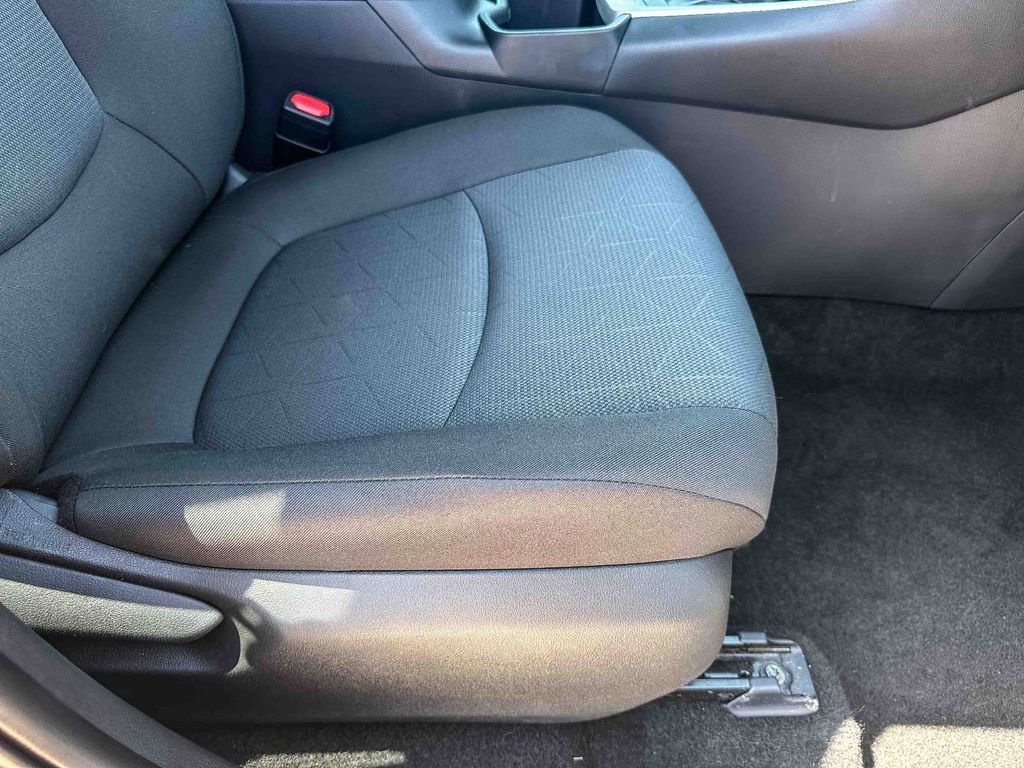 Used 2025 Toyota RAV4 XLE image 24