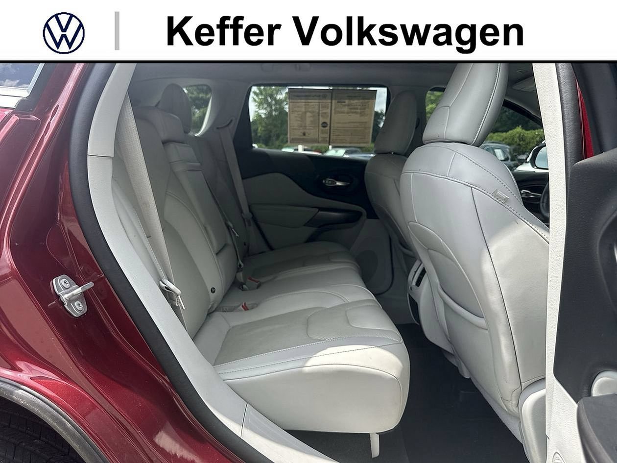 Used 2019 Jeep Cherokee Limited FWD image 26