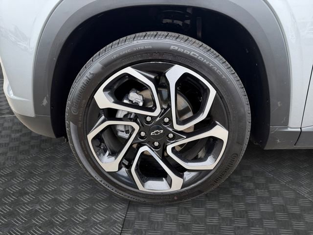 Used 2025 Chevrolet Trax RS w/ Driver Confidence Package image 14