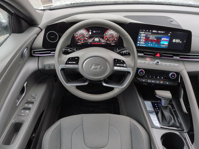 Used 2025 Hyundai Elantra SEL FWD image 14