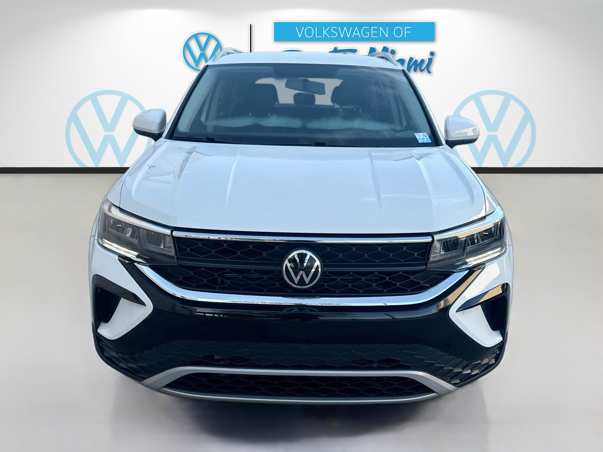 Certified 2022 Volkswagen Taos SE FWD image 2