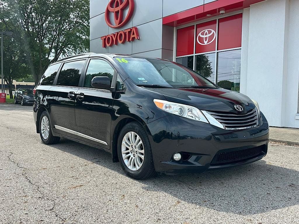 Used 2016 Toyota Sienna XLE w/ XLE Navigation Package FWD image 8