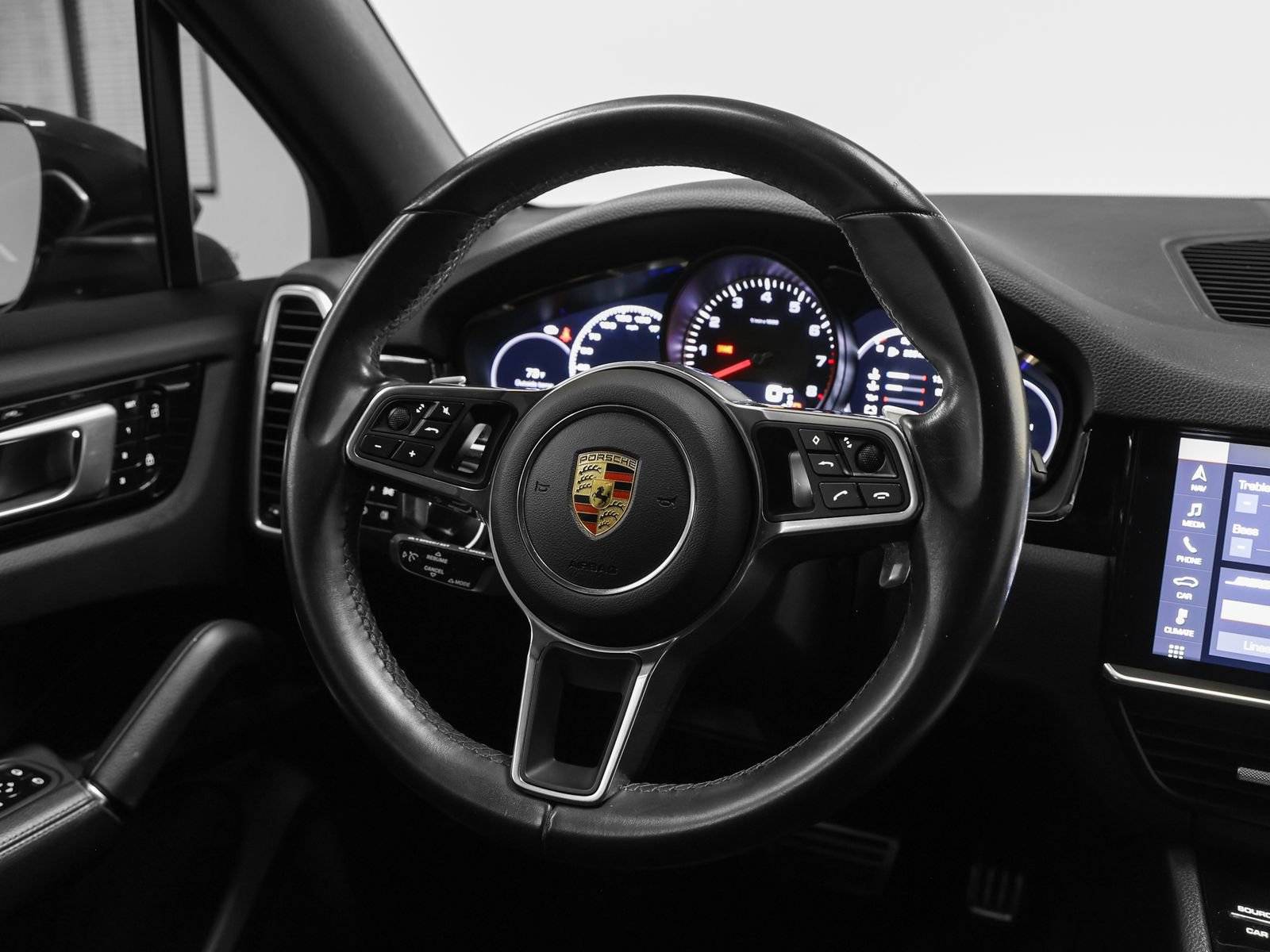 Certified 2019 Porsche Cayenne S image 28