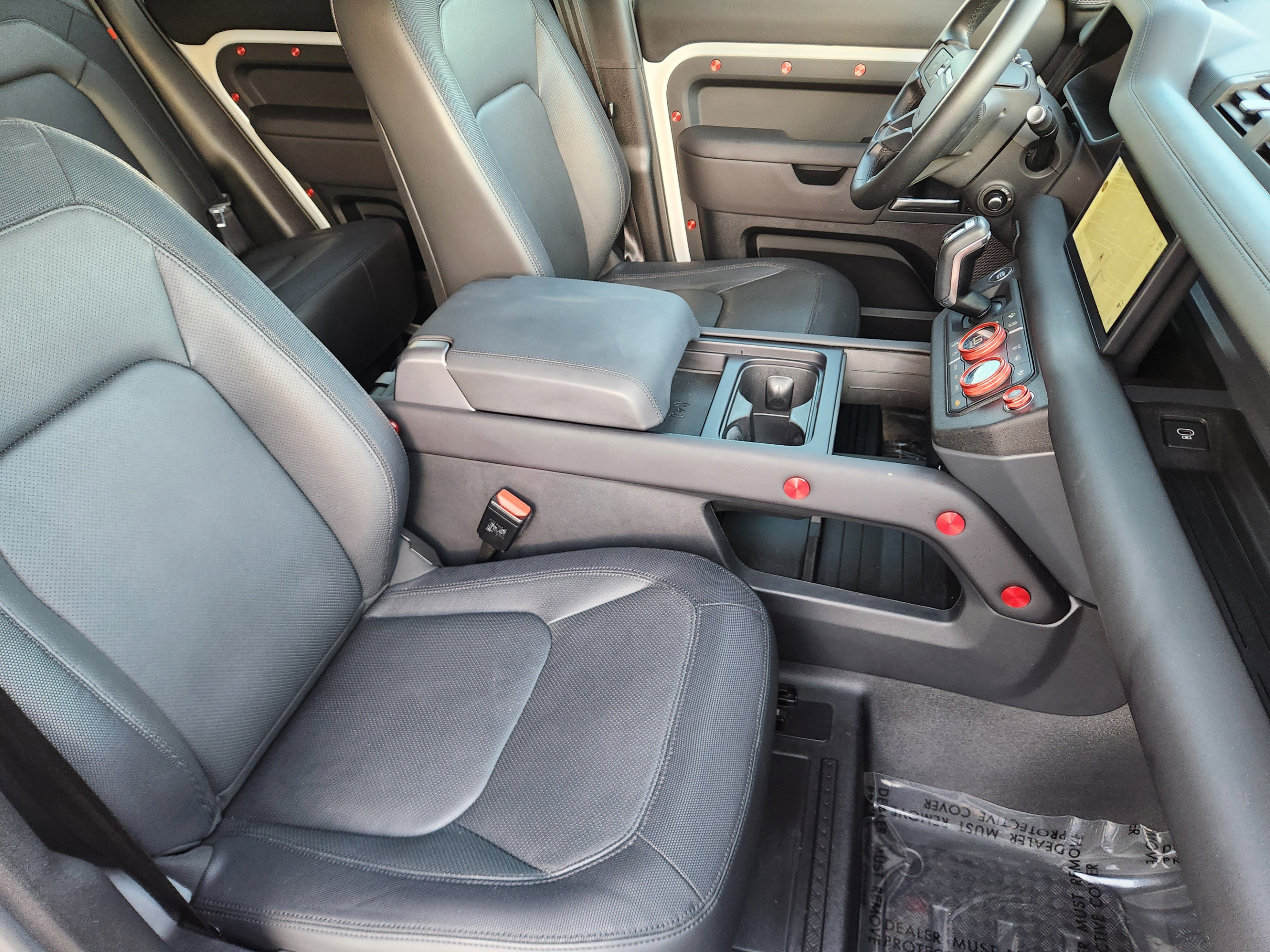 Certified 2024 Land Rover Defender 110 X-Dynamic SE AWD/4WD image 9