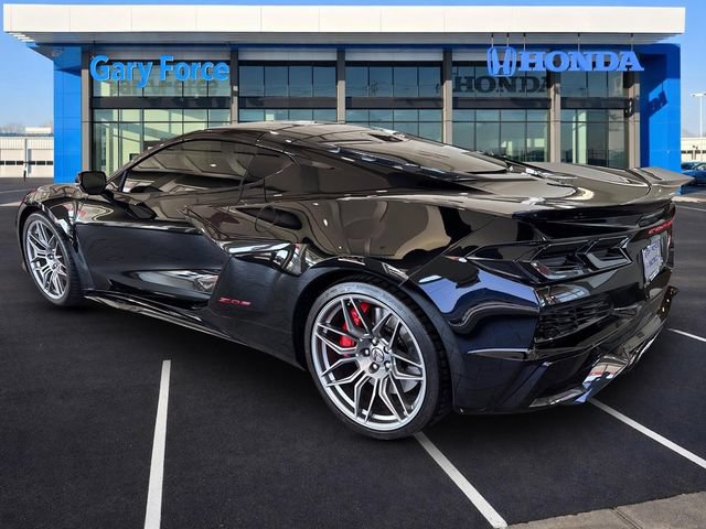 Used 2024 Chevrolet Corvette Z06 RWD image 3