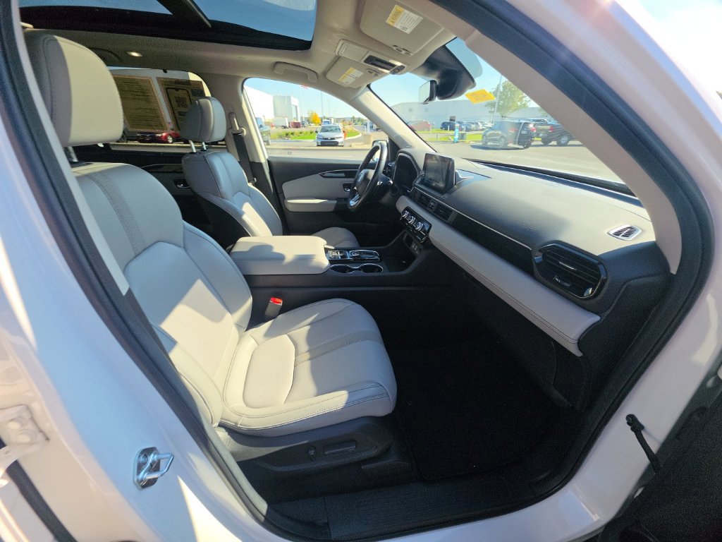 Certified 2025 Honda Pilot Touring image 34
