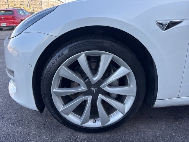 Used 2020 Tesla Model 3 Standard Range image 4