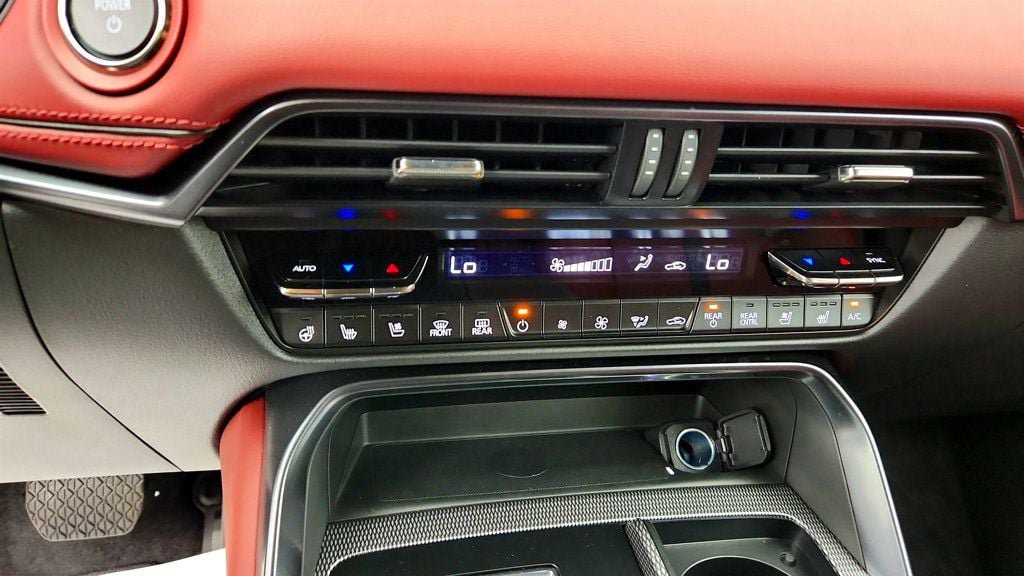 Used 2025 MAZDA CX-70 Plug-In Hybrid w/ Premium Plus AWD/4WD image 18