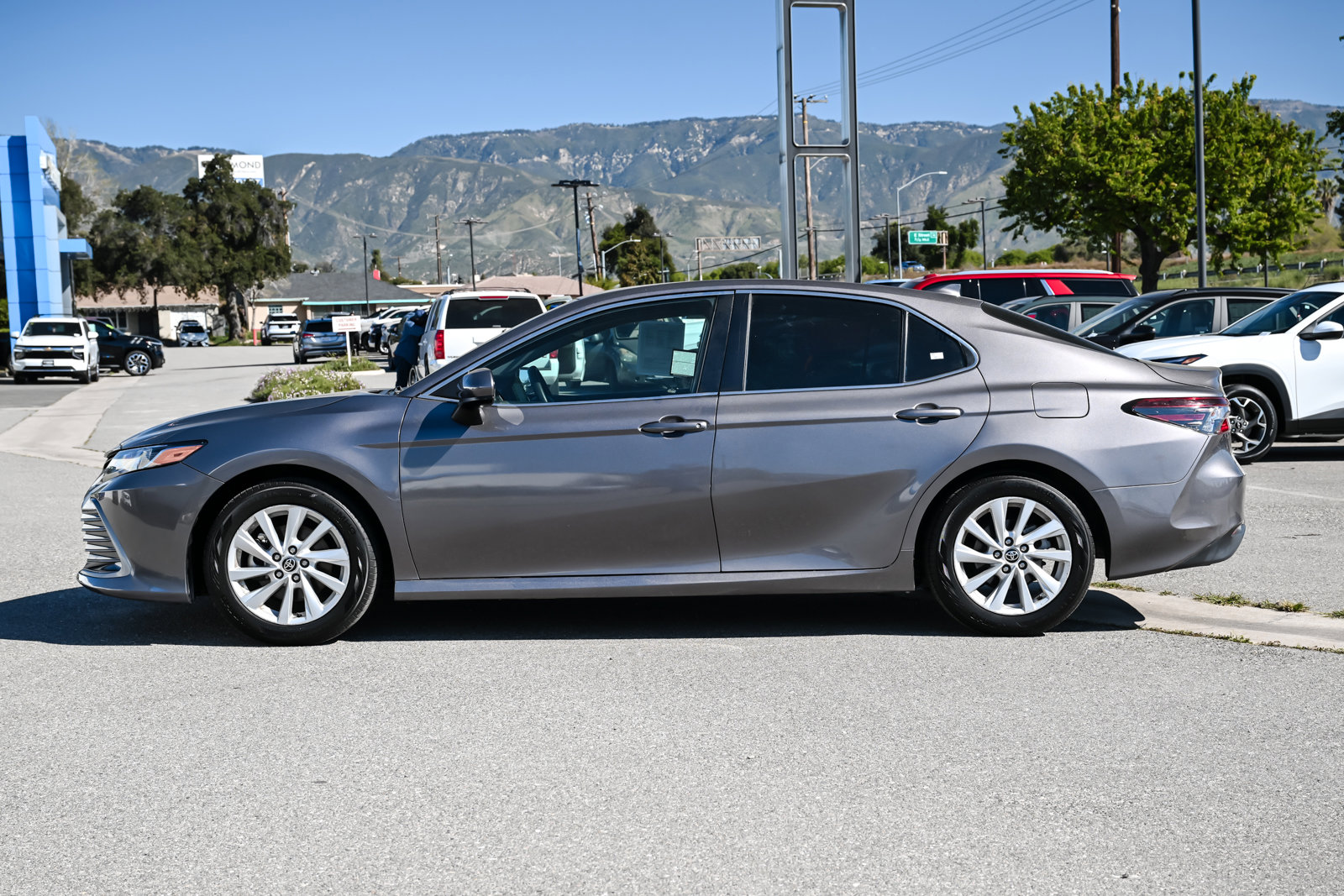 Used 2022 Toyota Camry LE w/ Carpet Mat Package (TMS) image 7
