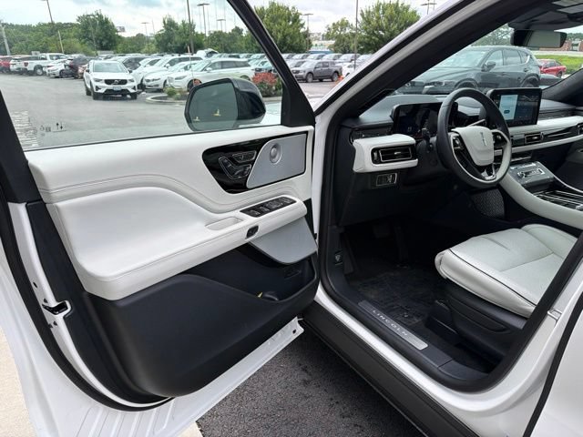 New 2026 Lincoln Aviator Black Label w/ Jet Appearance Package AWD/4WD image 12