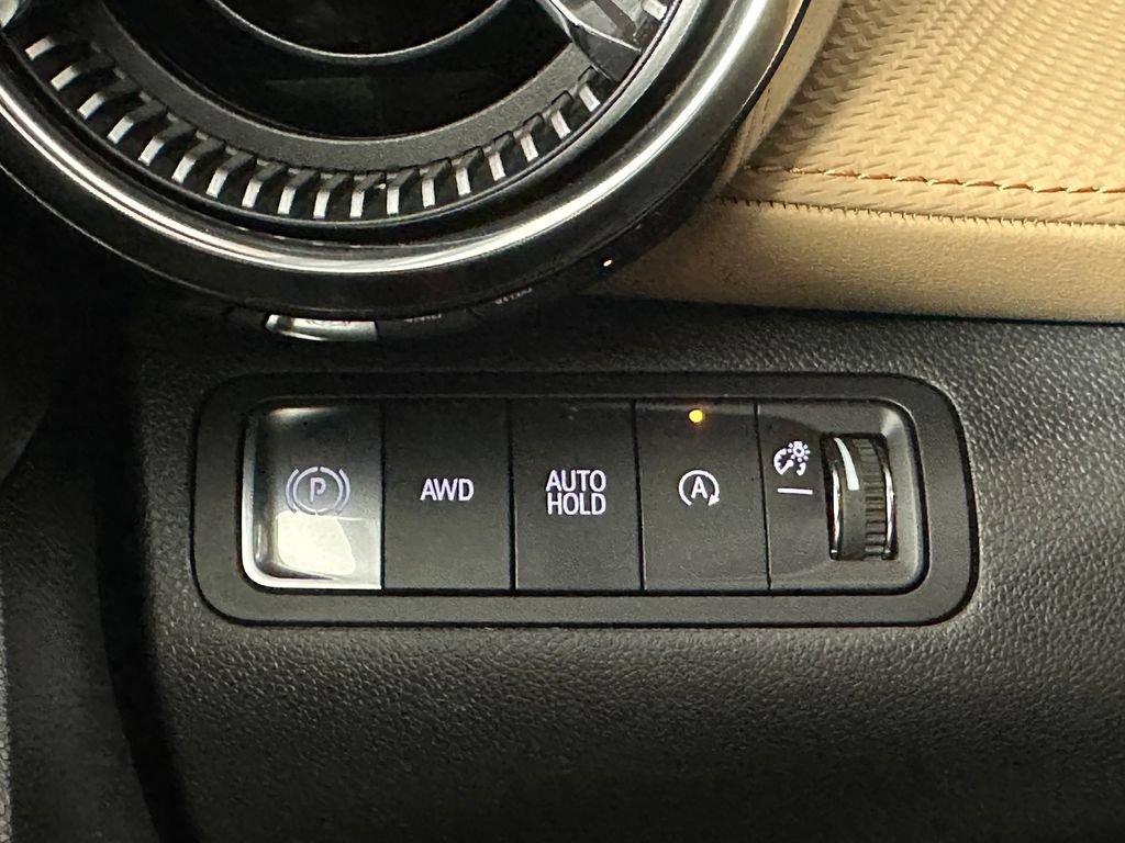 Used 2025 Chevrolet Equinox ACTIV w/ Safety and Technology Package AWD/4WD image 24