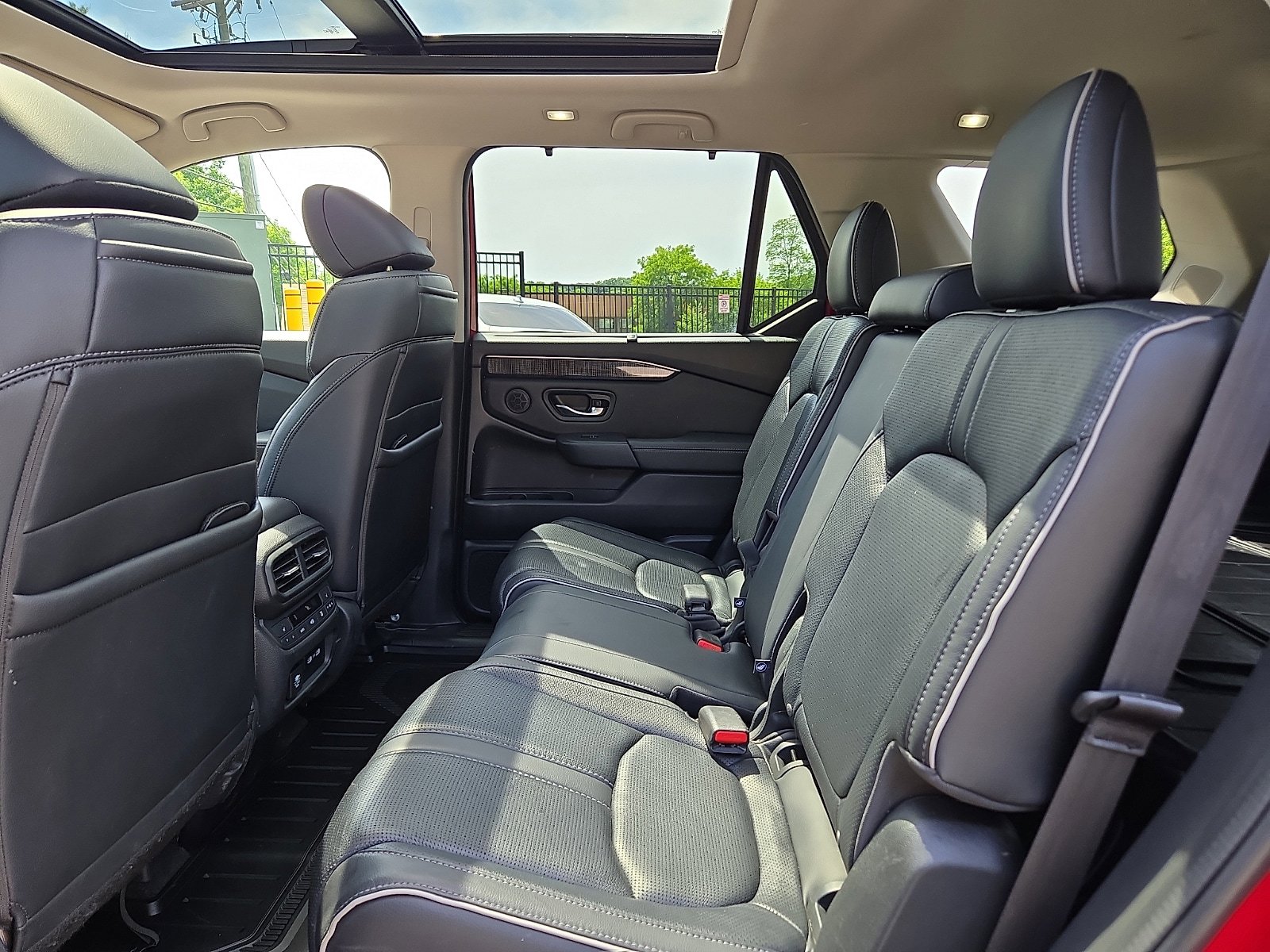 Used 2023 Honda Pilot Elite image 10