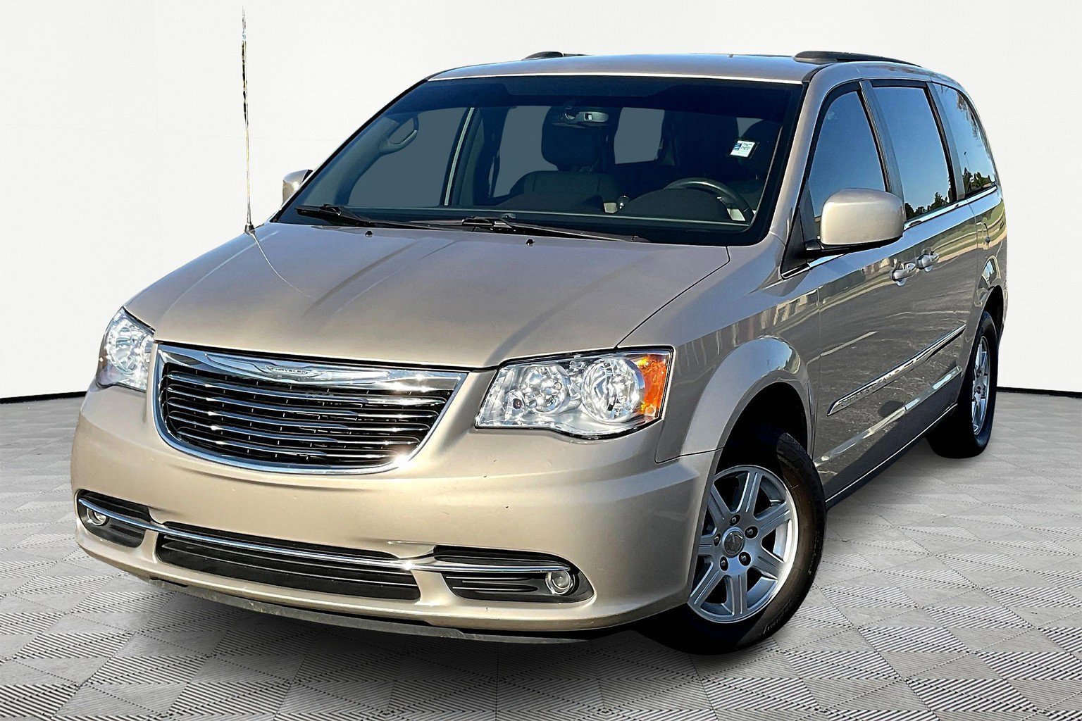 Used 2012 Chrysler Town & Country Touring w/ Entertainment Group #1 image 2
