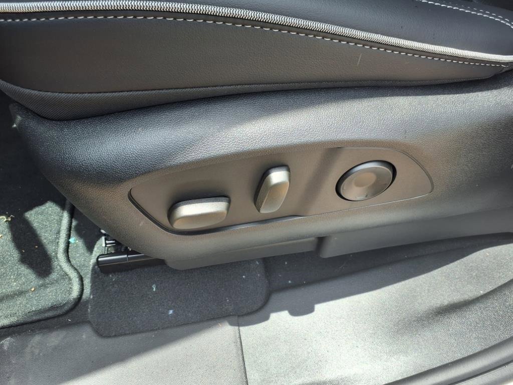 New 2025 Chevrolet Silverado EV LT image 13