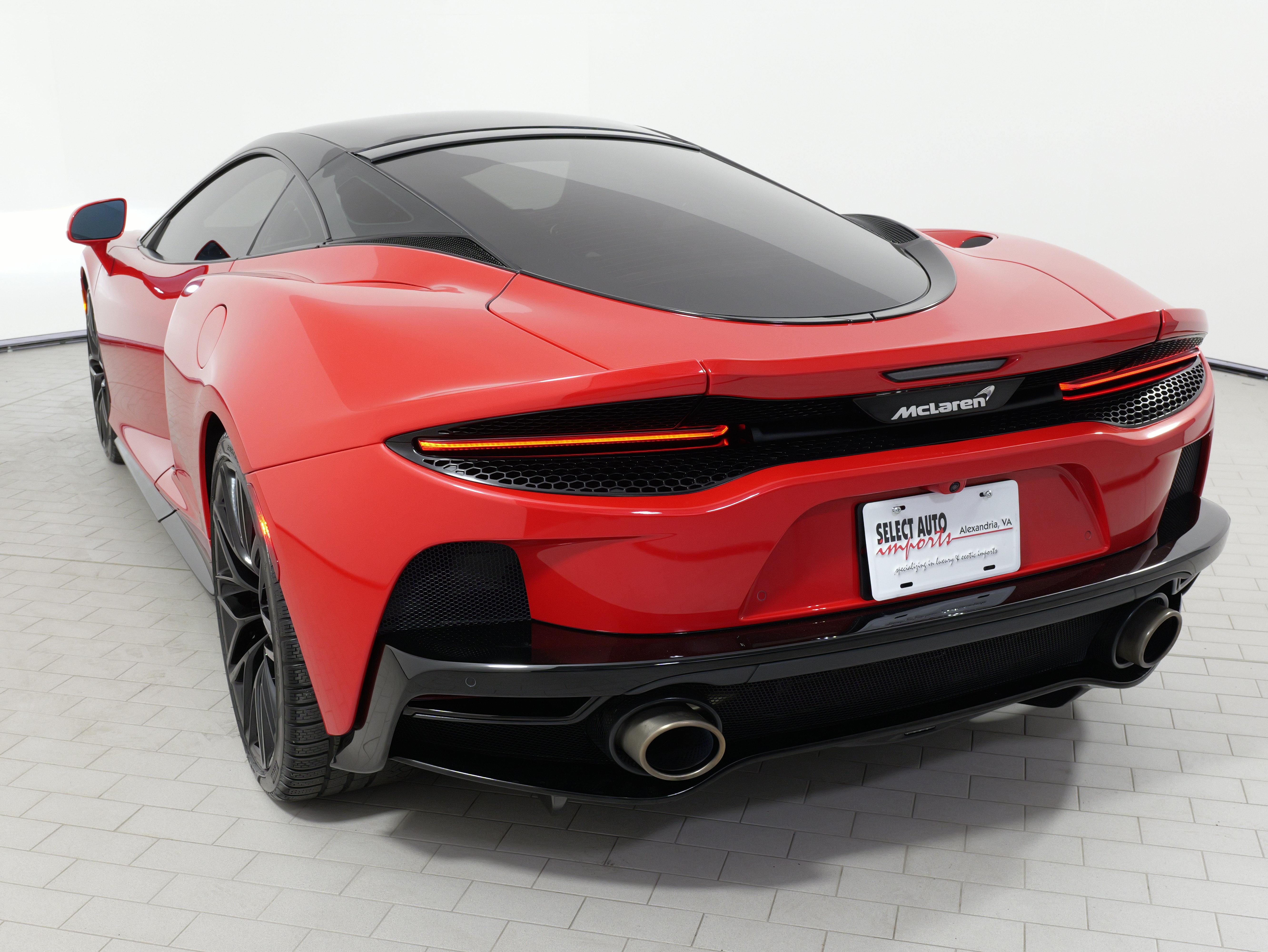Used 2022 McLaren GT RWD image 16