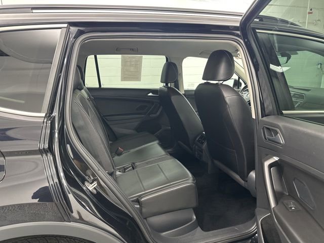 Used 2021 Volkswagen Tiguan SE image 27