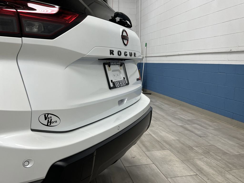Used 2025 Nissan Rogue SV w/ Rock Creek Premium Package image 33