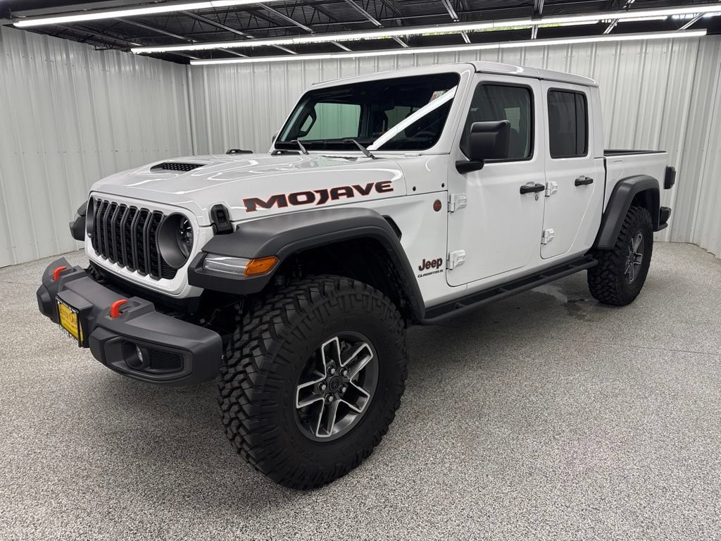 Used 2025 Jeep Gladiator Mojave w/ Convenience Group AWD/4WD image 3