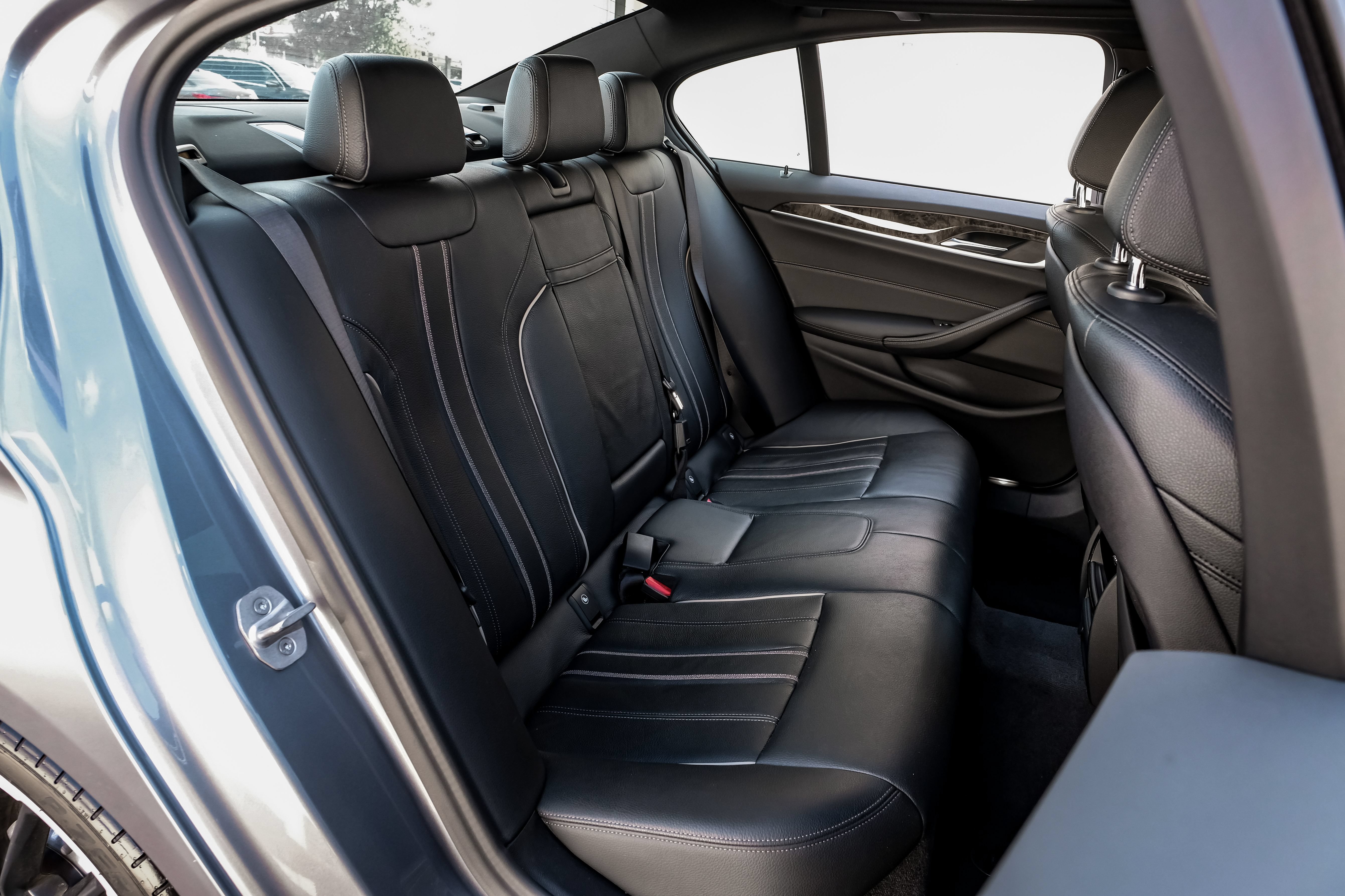 Used 2022 BMW 530e w/ M Sport Package RWD image 32