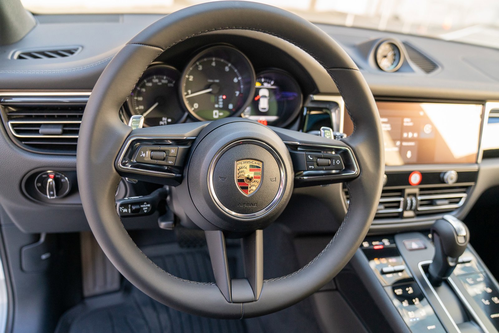 Certified 2026 Porsche Macan AWD/4WD image 14