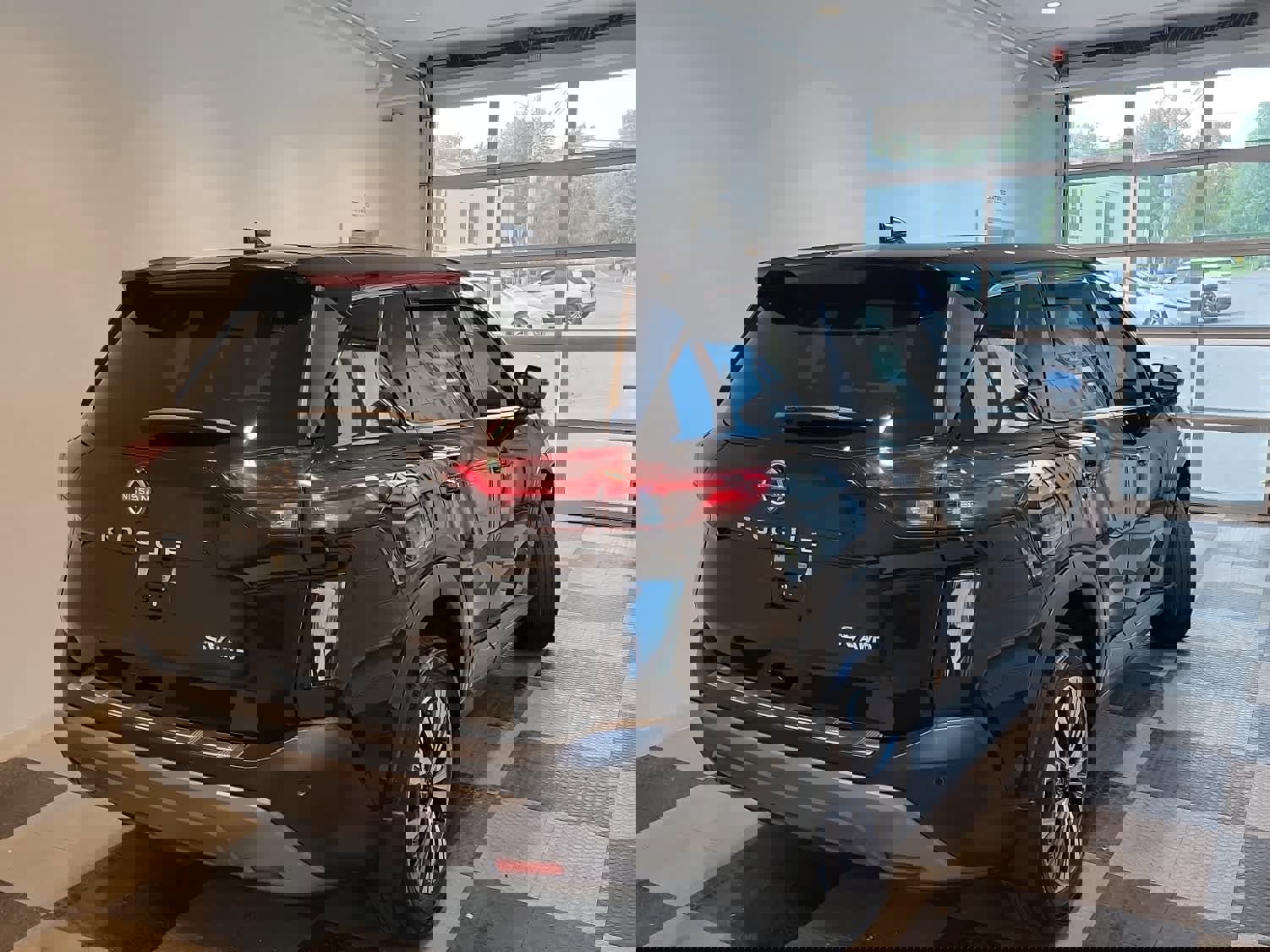 Used 2022 Nissan Rogue SV image 6