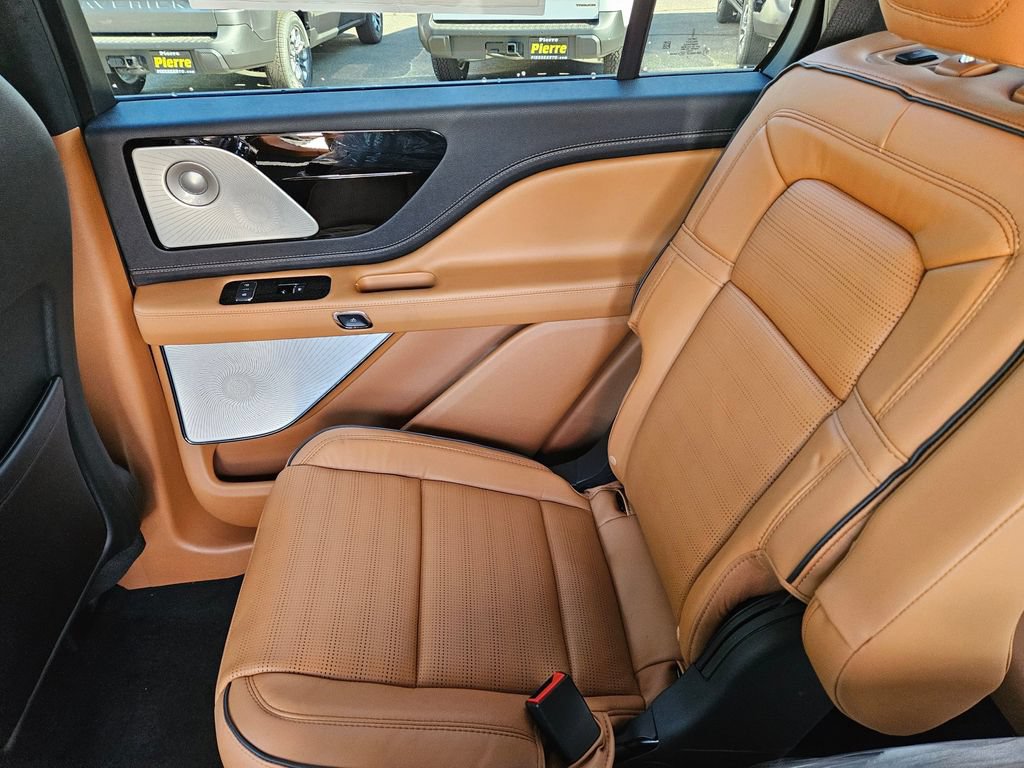 New 2026 Lincoln Aviator Black Label w/ Jet Appearance Package AWD/4WD image 16