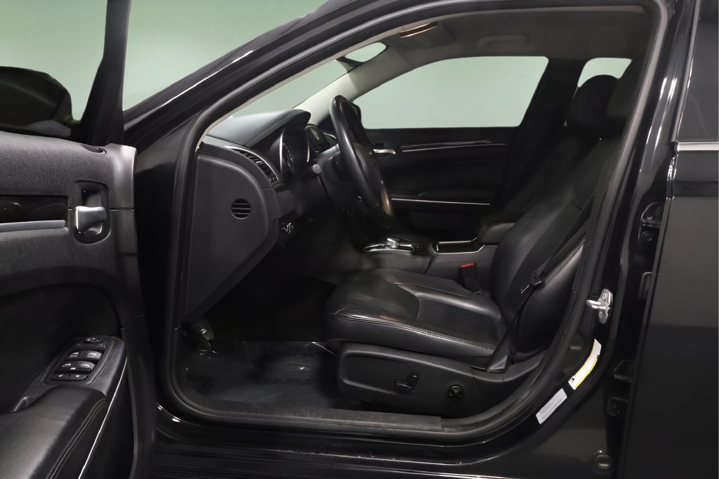 Used 2015 Chrysler 300 Limited AWD/4WD image 13