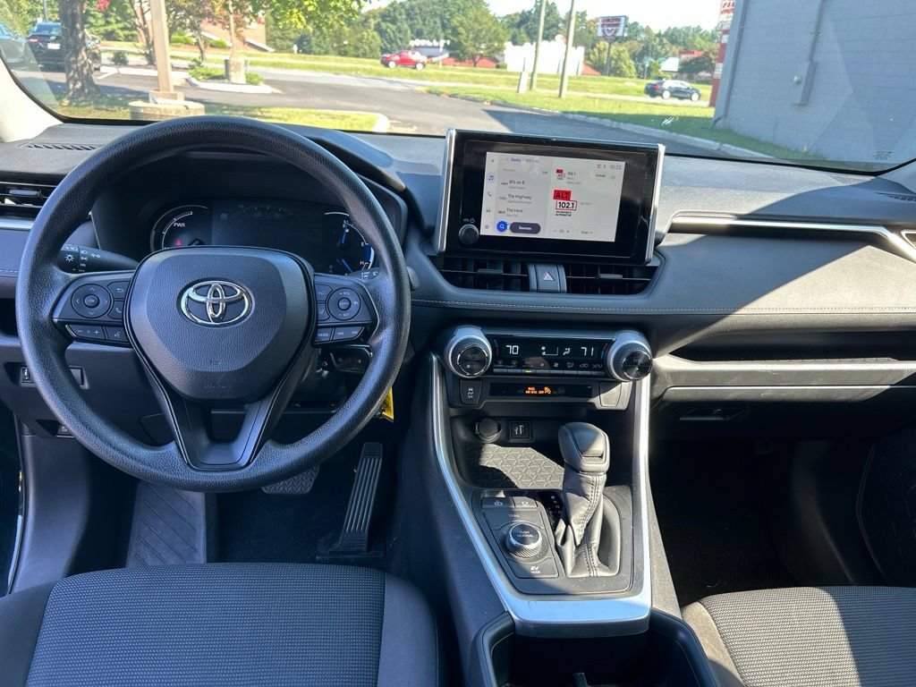Used 2025 Toyota RAV4 LE AWD/4WD image 11