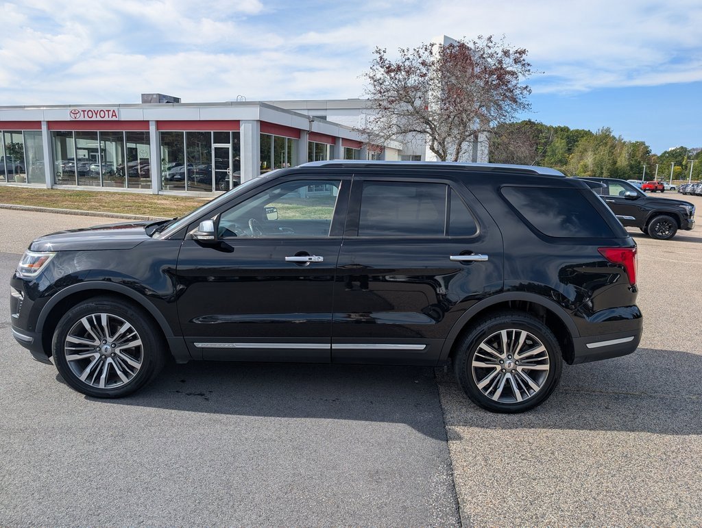 Used 2018 Ford Explorer Platinum image 2