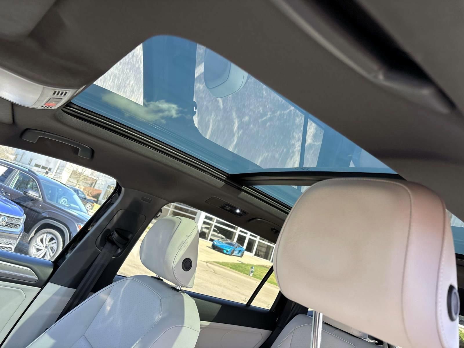 Used 2023 Volkswagen Tiguan SE R-Line image 25