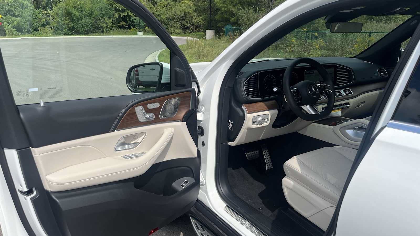 New 2026 Mercedes-Benz GLS 580 4MATIC image 16