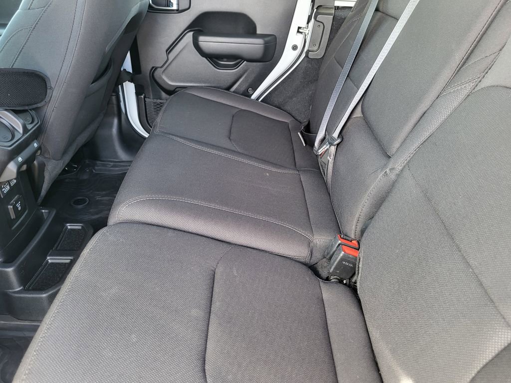 Used 2023 Jeep Wrangler Unlimited w/ Sun & Screen Package image 29