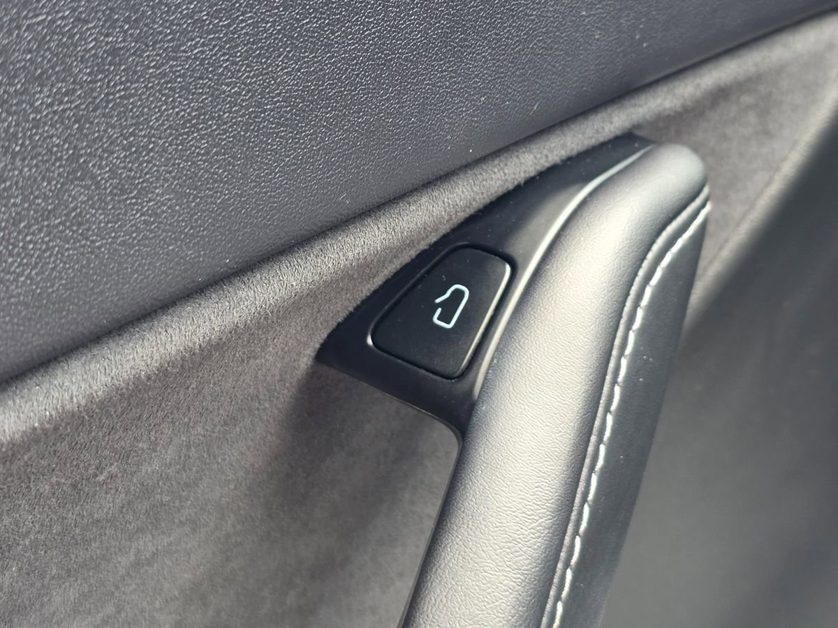 Used 2021 Tesla Model Y Long Range AWD/4WD image 30