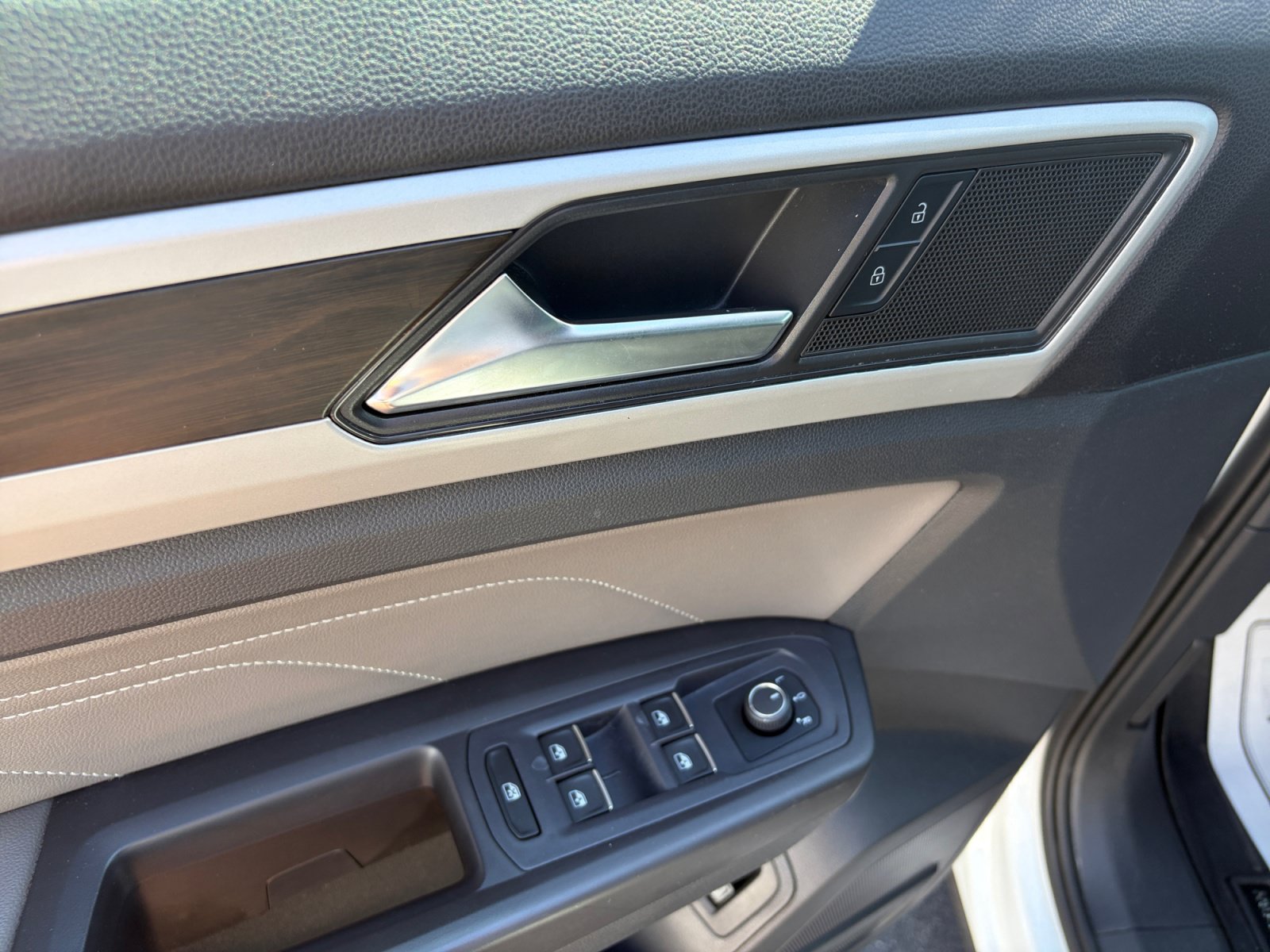 Used 2022 Volkswagen Atlas SE w/ Panoramic Sunroof Package FWD image 13