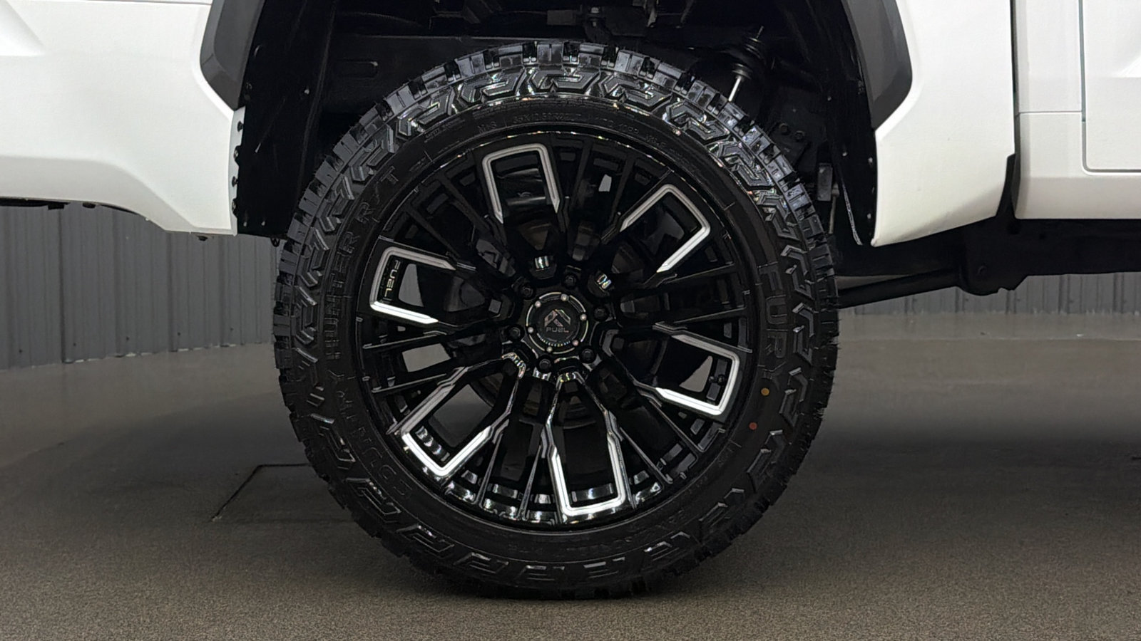 Used 2026 Toyota Tundra Limited AWD/4WD image 11