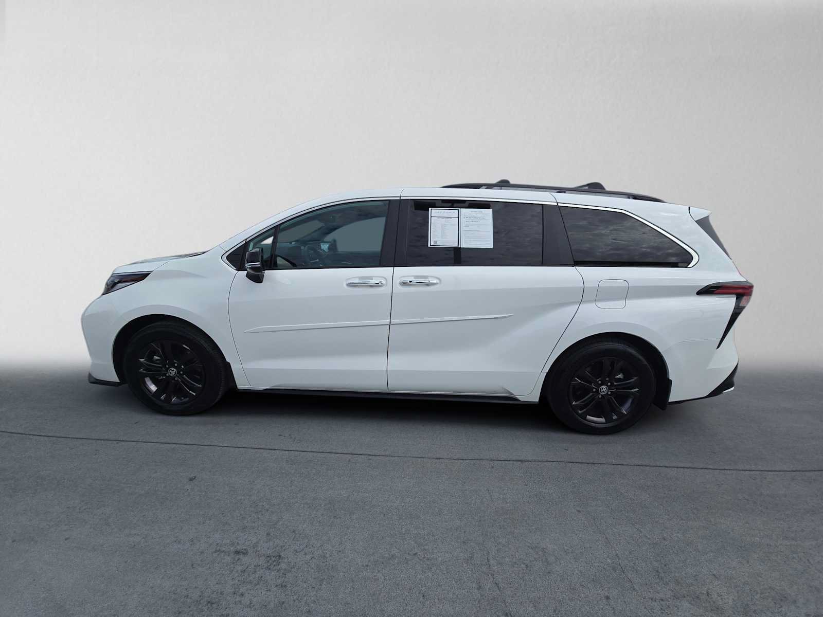 Used 2024 Toyota Sienna XSE w/ XSE Premium Package AWD/4WD image 6
